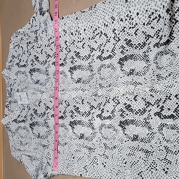 J Crew, Size XS Black, Gray, White Snake Print Button Down Blouse, NEW - Picture 9 of 15